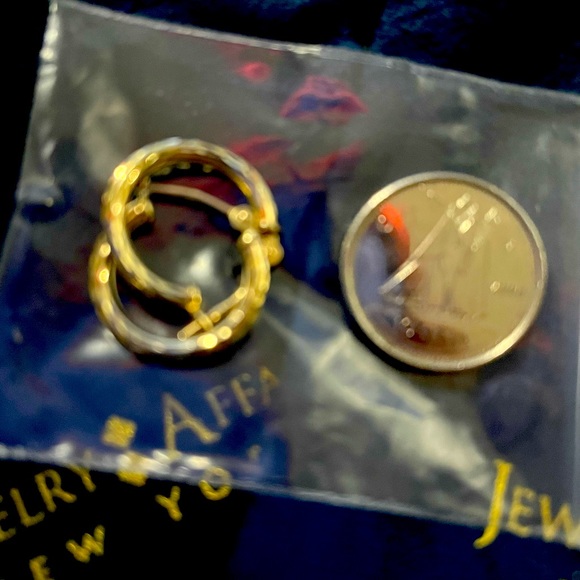 Diamond like cut 10k earrings 15mm diamater - Picture 3 of 5